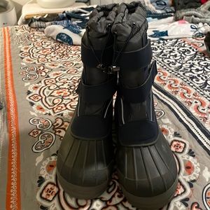 Youth snow boots